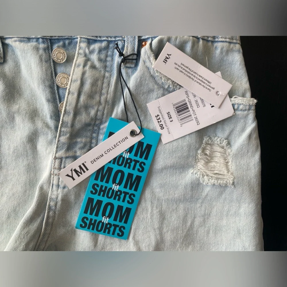 YMI High Rise Mom Fit Shorts Distressed‎ Denim 100% Cotton Light Wash Size 3/26